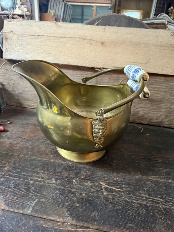 Vintage Brass Scuttle Bucket with Delph Porcelain Handles - Image 4