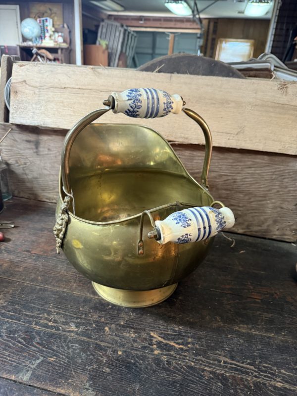 Vintage Brass Scuttle Bucket with Delph Porcelain Handles - Image 6