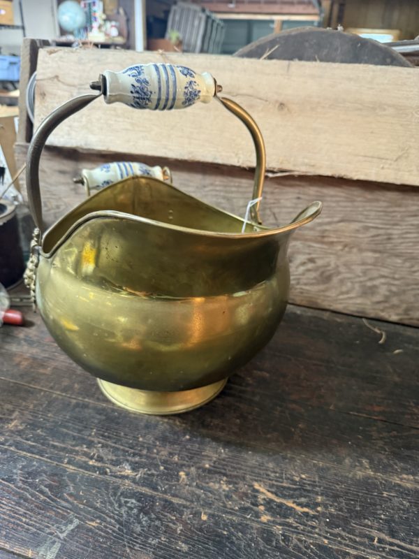 Vintage Brass Scuttle Bucket with Delph Porcelain Handles - Image 7